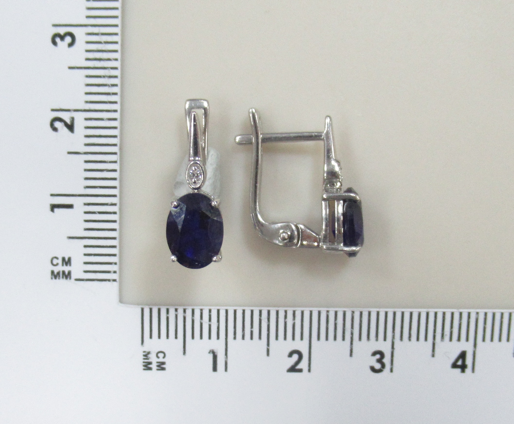 Серебряные серьги с сапфирами